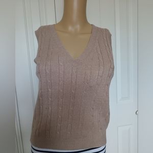 Haute monde Cable knit pull over V neck vest size L.